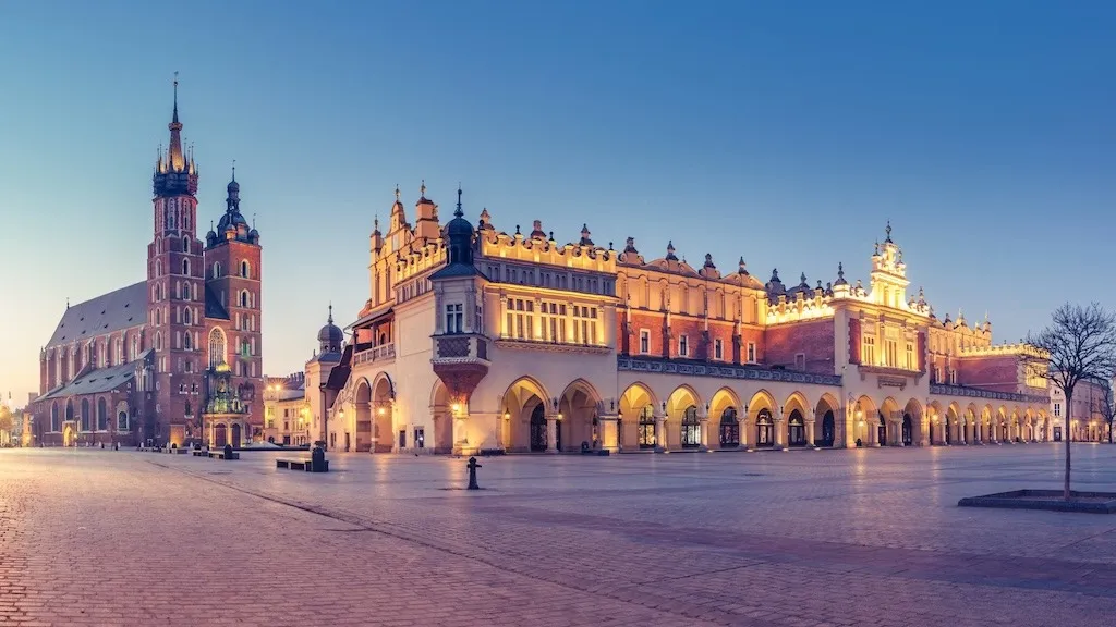 Kraków – home of vampire burials, a dragon, ghosts and a demonic chicken